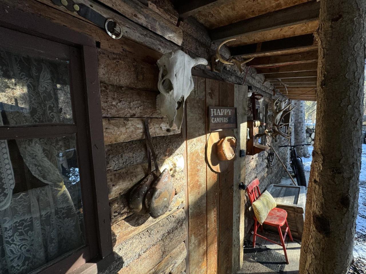 Rustic Cozy Cabin With Hot Tub Bragg Creek Exterior photo