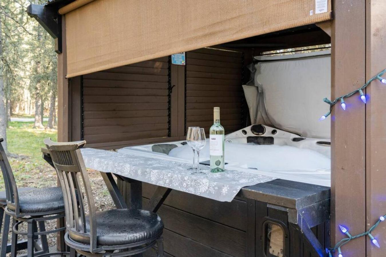 Rustic Cozy Cabin With Hot Tub Bragg Creek Exterior photo