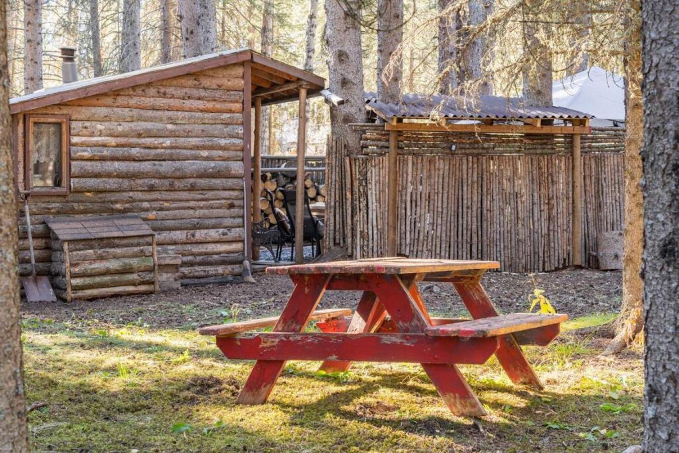 Rustic Cozy Cabin With Hot Tub Bragg Creek Exterior photo